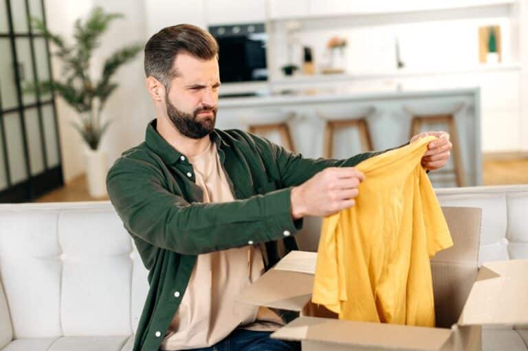 Vastuullisesti vaateostoksilla: Verkkokauppaostosten palautus