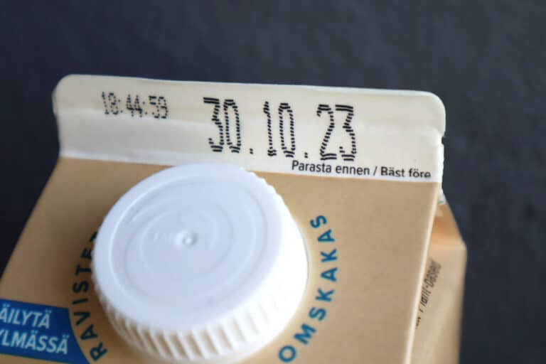 Yleinen väärinymmärrys aiheuttaa kodeissa turhaa ruokahävikkiä – nappaa asiantuntijoiden hävikkivinkit arkeesi!