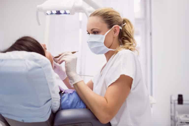Hammaslääkäripalveluiden hinnoissa suuria eroja Tampereella – Kuluttajaliitto vertaili hammasklinikoiden hintoja