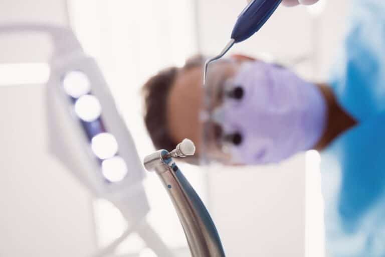 Hammaslääkäripalveluiden hinnoissa merkittäviä eroja – Kuluttajaliiton vertailussa mukana lähes 50 hammasklinikkaa