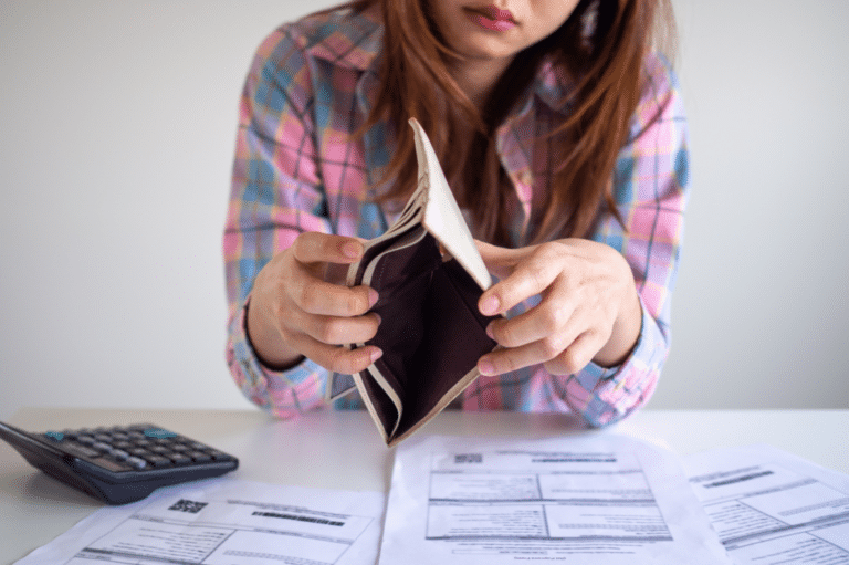 Kuluttajien ylivelkaantumisen hillitseminen vaatii monipuolisia keinoja