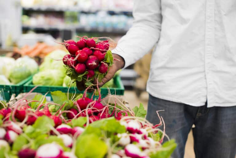 Hävikkiviikon vieraskynä: Lisää kasviksia lautaselle ja vähemmän ruokahävikkiä – K-ryhmä kannustaa helppoihin ilmastotekoihin