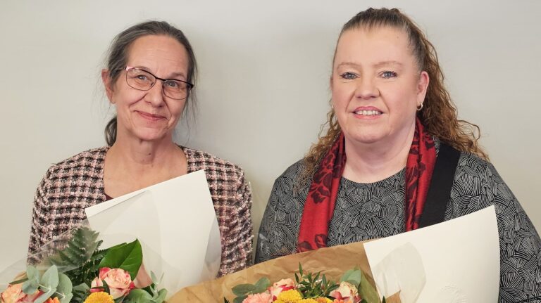 Leena Simonen -tunnustuspalkinto Satakunnan Kuluttajien Anita Reunamolle aktiivisesta työstä kuluttajien hyväksi